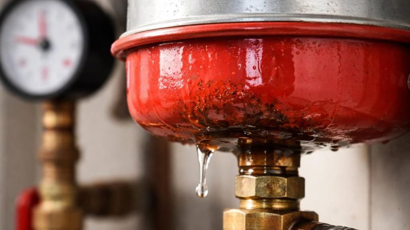 Течь расширительного бачка: причины и способы решения проблемы