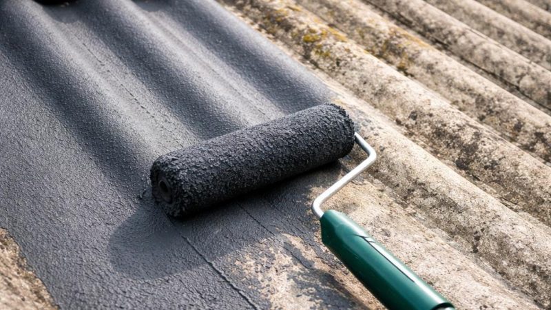 Окраска шиферной кровли красками фасадного класса: когда это работает и где возникают ограничения